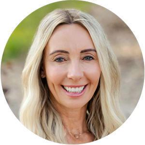 Danielle LaRue headshot